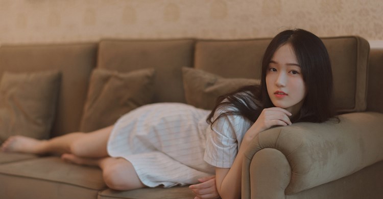 时尚嫩模妖艳狐狸精束胸吊带黑丝袜诱惑写真