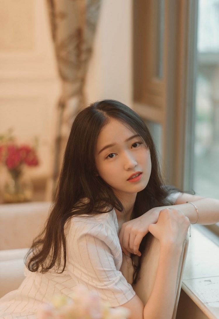 时尚嫩模妖艳狐狸精束胸吊带黑丝袜诱惑写真