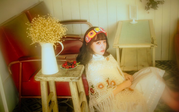 时尚嫩模妖艳狐狸精束胸吊带黑丝袜诱惑写真