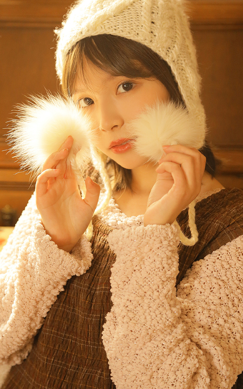 日本女仆装美女白丝吊袜带美腿玉足床照写真