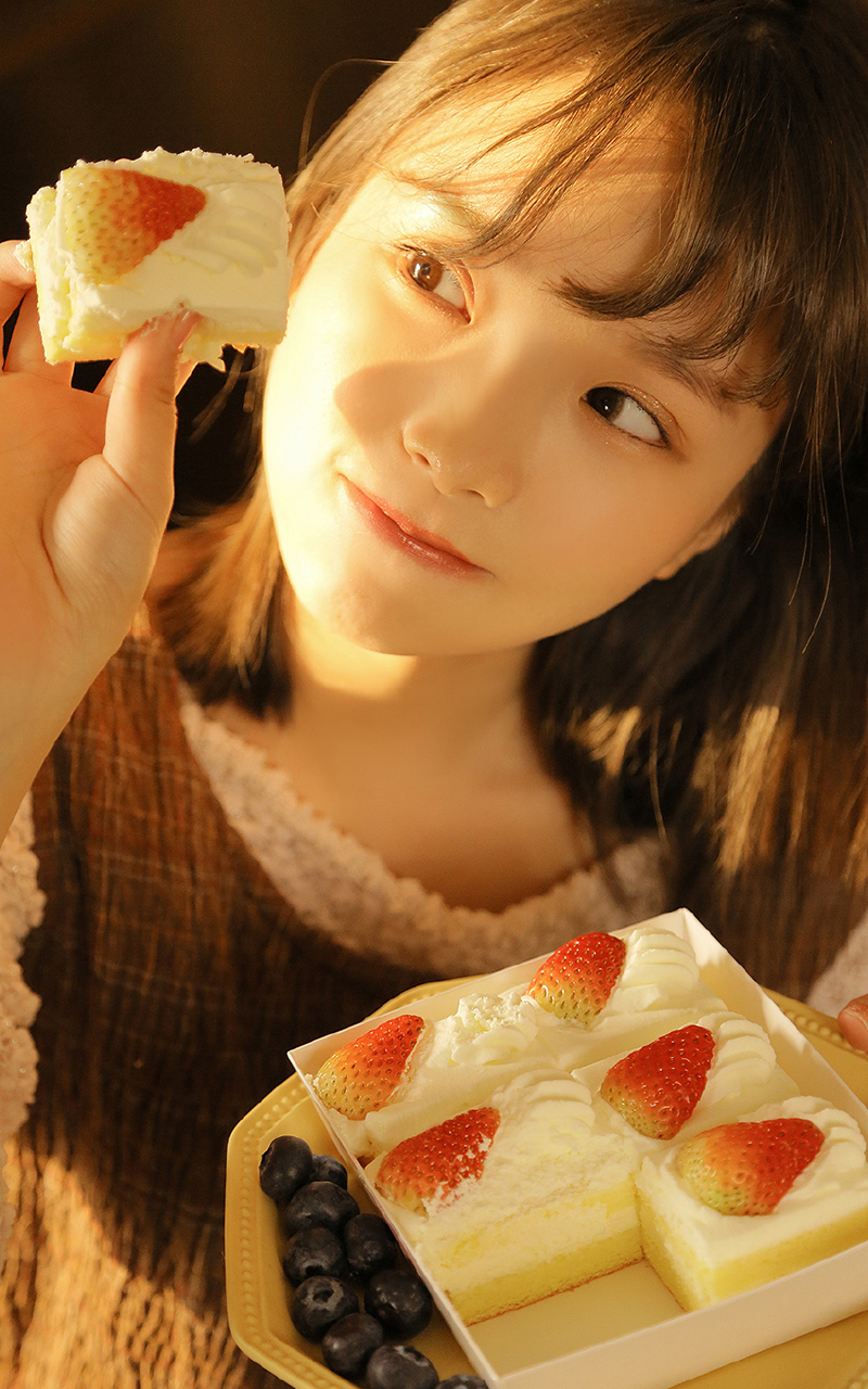 日本女仆装美女白丝吊袜带美腿玉足床照写真