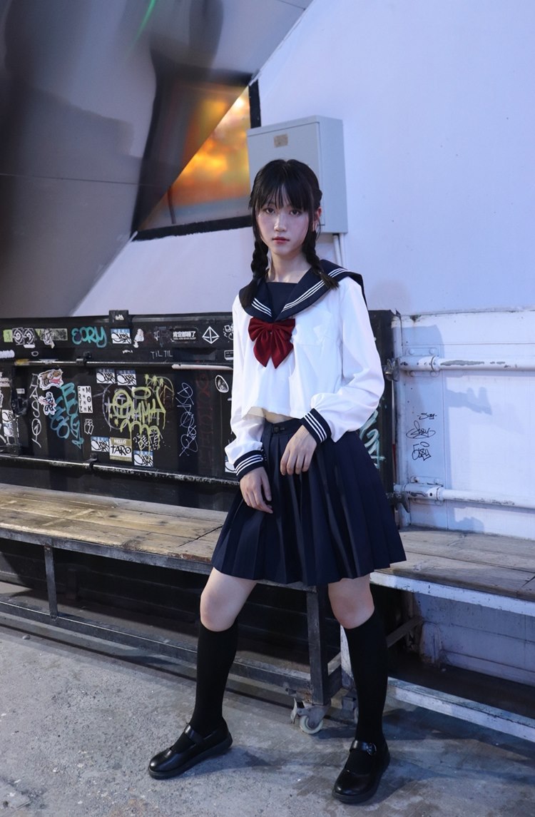 麻花辫日本制服萝莉日常生活照黑丝美女鉴赏写真图片