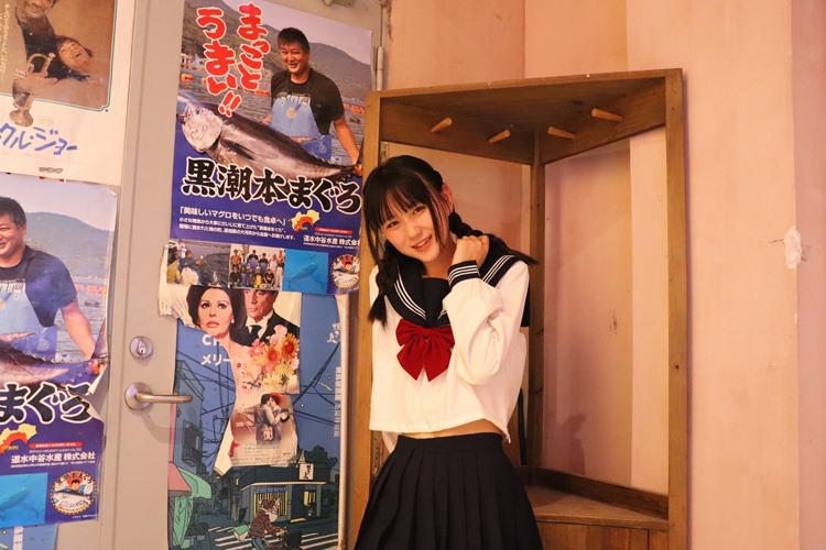 麻花辫日本制服萝莉日常生活照黑丝美女鉴赏写真图片