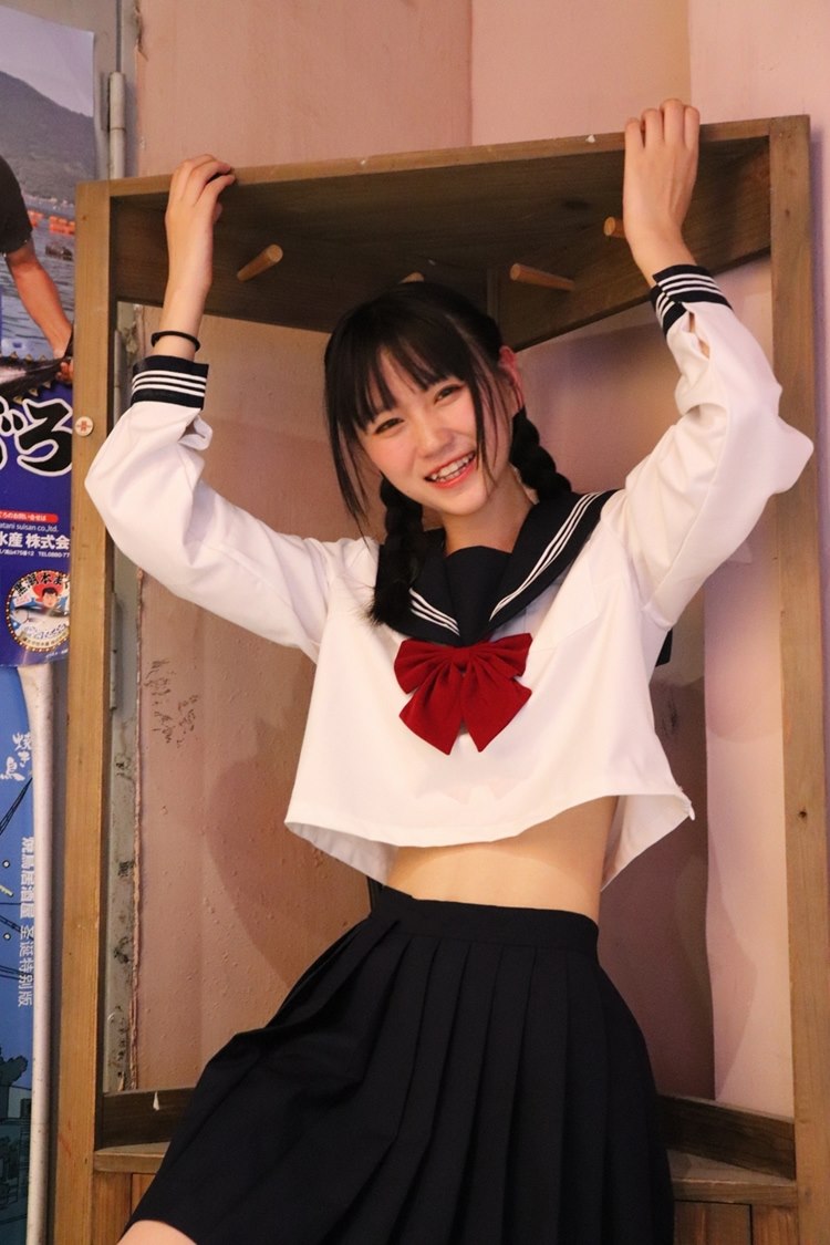 麻花辫日本制服萝莉日常生活照黑丝美女鉴赏写真图片