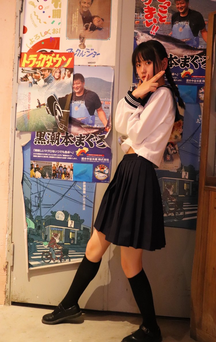 麻花辫日本制服萝莉日常生活照黑丝美女鉴赏写真图片