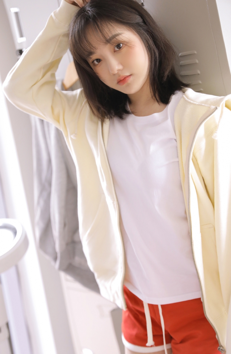 漂亮美眉身娇体软可爱美女套图