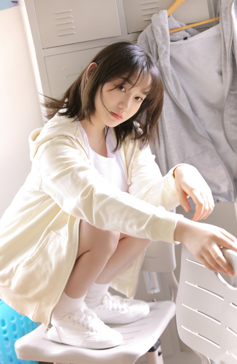 漂亮美眉身娇体软可爱美女套图