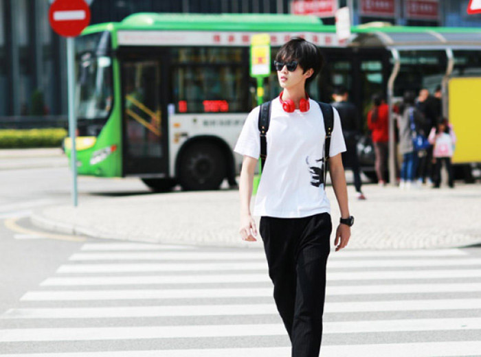 陈宥维街拍写真图片 尽显时尚帅气