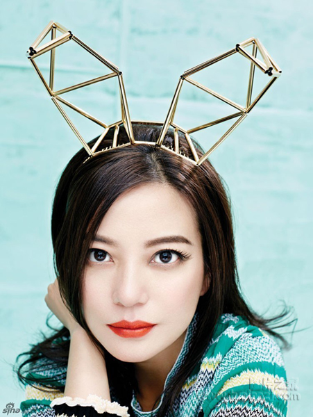 赵薇化身俏皮少女 青春漂亮