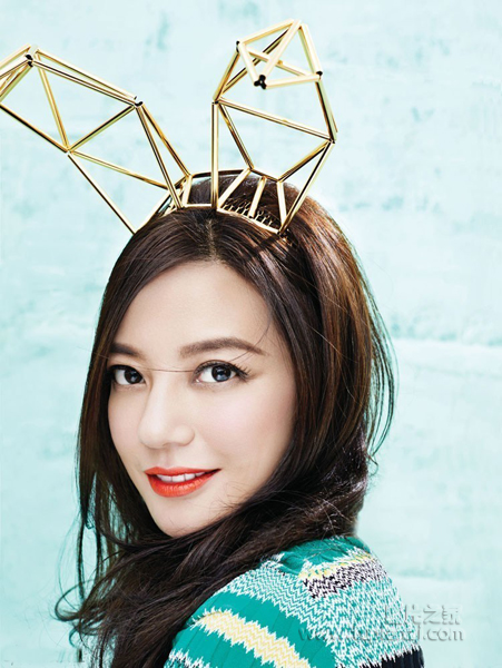 赵薇化身俏皮少女 青春漂亮