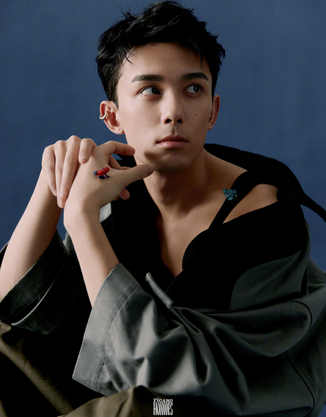 吴磊摩登造型跳脱色彩时尚写真