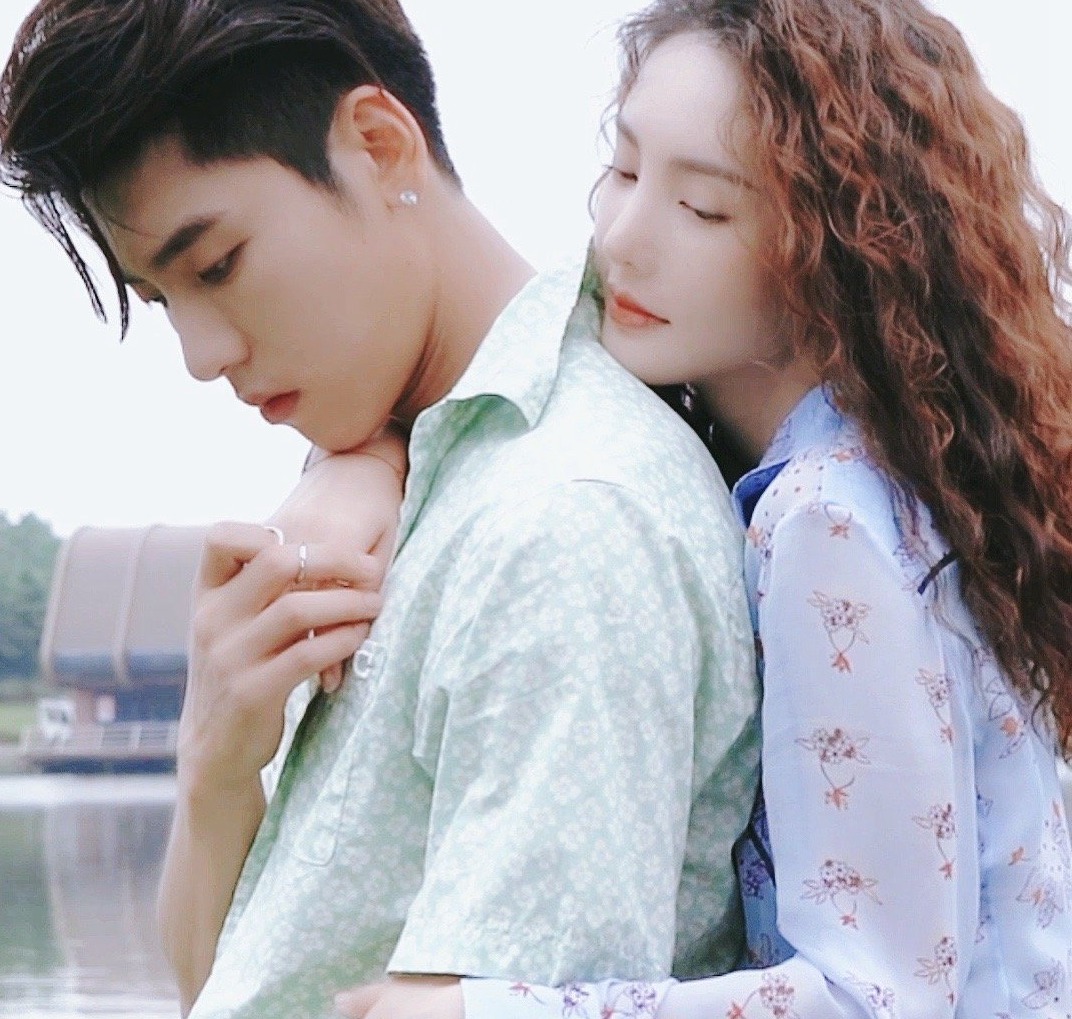 时尚芭莎x《不会恋爱的我们》金晨王子异春意大片