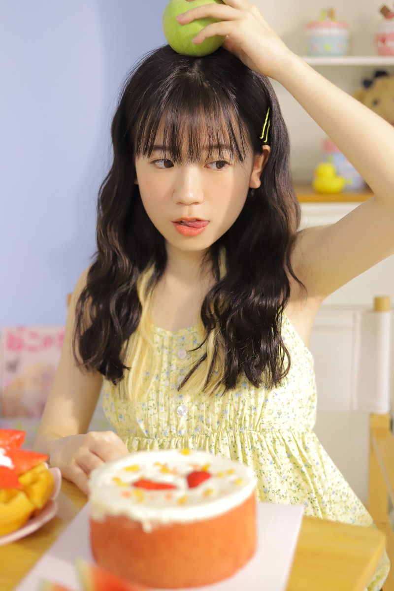 吊带少女粉面桃腮唯美养眼写真