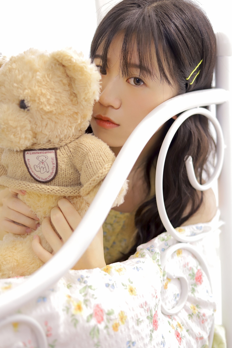 吊带少女粉面桃腮唯美养眼写真