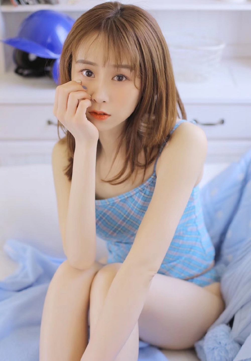 白嫩翘臀美女居家露内衣火辣诱人清纯少女写真专辑