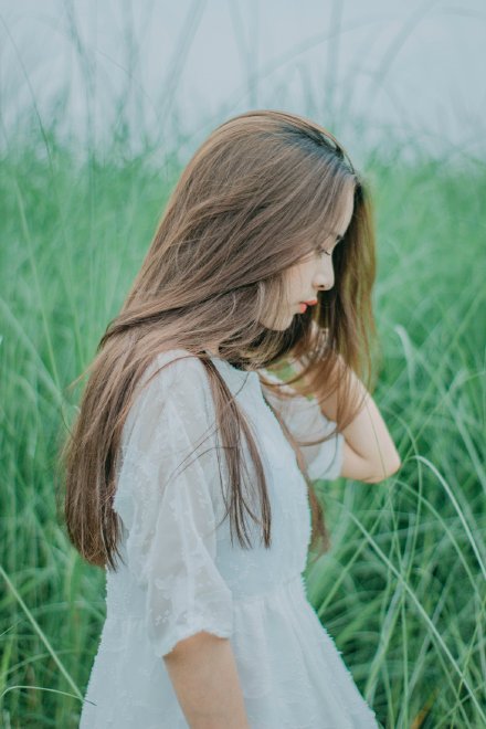 青春妩媚美女怀旧风户外写真