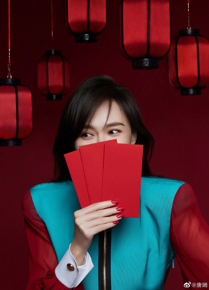 唐嫣花式比心笑容满分写真美照