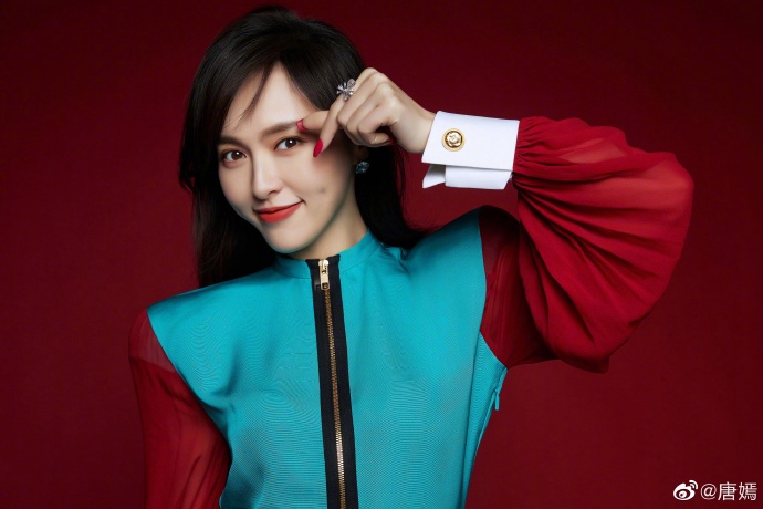 唐嫣花式比心笑容满分写真美照