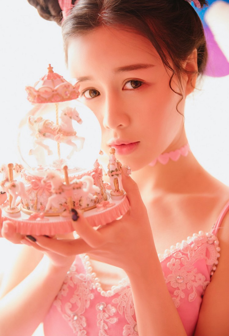 黑丝情趣美女徐微微让宅男抑制不住想要舔脚私照