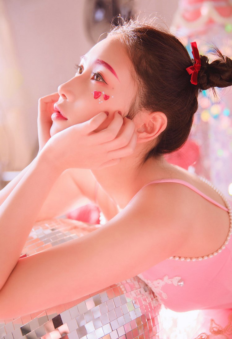 黑丝情趣美女徐微微让宅男抑制不住想要舔脚私照