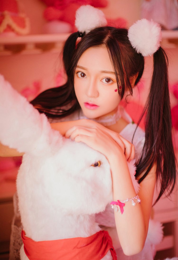 黑丝情趣美女徐微微让宅男抑制不住想要舔脚私照