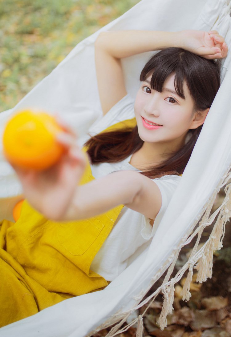 黑丝情趣美女徐微微让宅男抑制不住想要舔脚私照