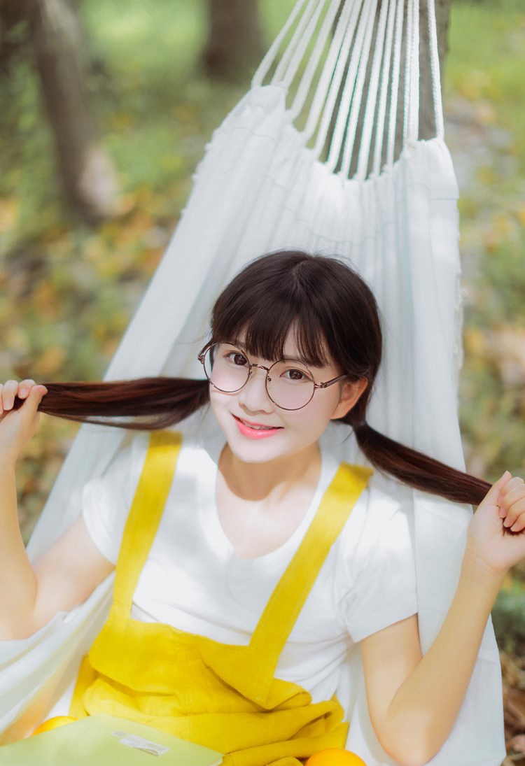 黑丝情趣美女徐微微让宅男抑制不住想要舔脚私照