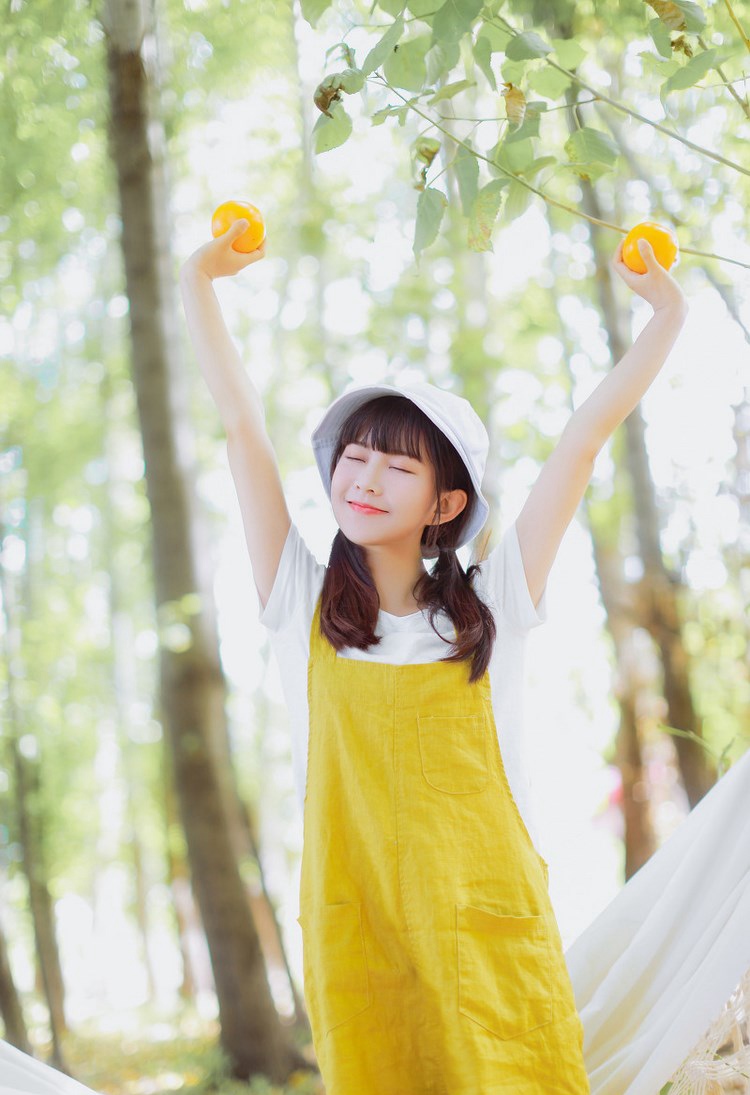 黑丝情趣美女徐微微让宅男抑制不住想要舔脚私照