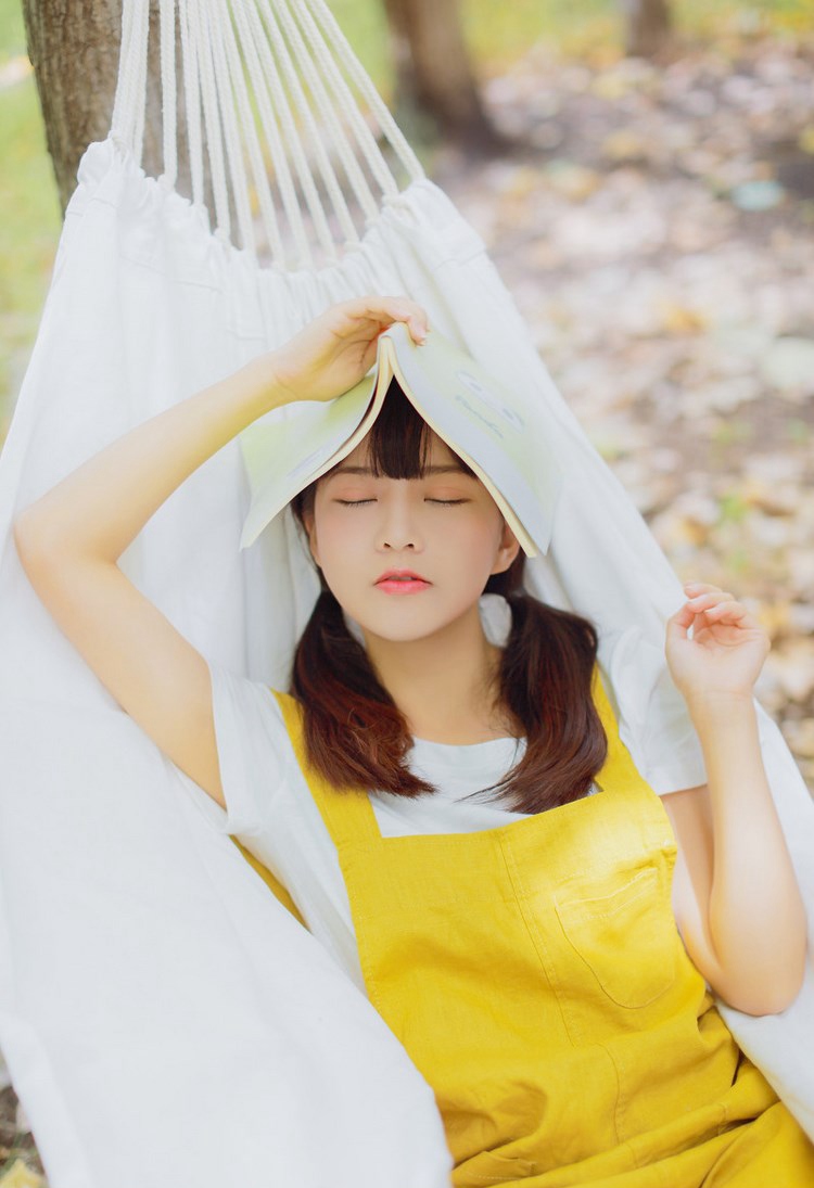 黑丝情趣美女徐微微让宅男抑制不住想要舔脚私照