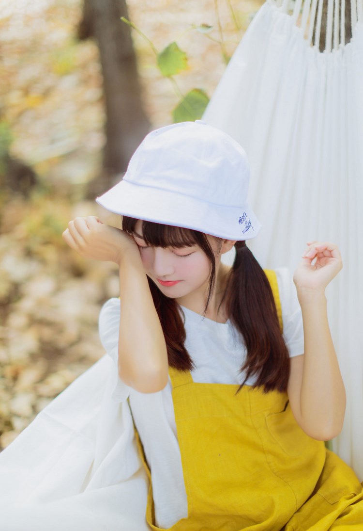 黑丝情趣美女徐微微让宅男抑制不住想要舔脚私照