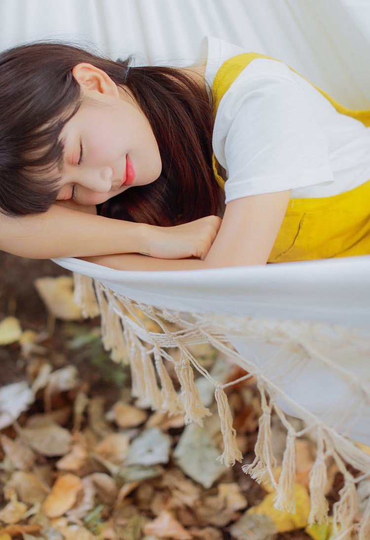 黑丝情趣美女徐微微让宅男抑制不住想要舔脚私照