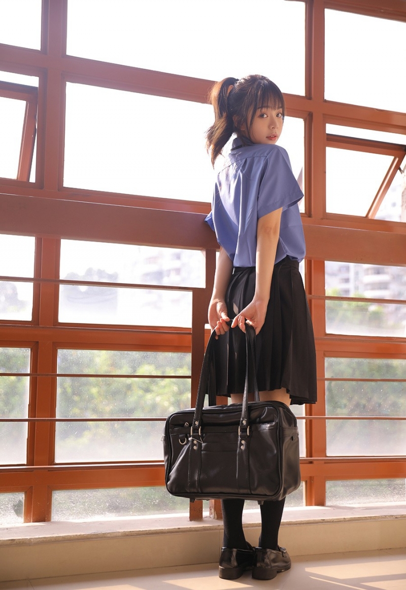 黑丝制服妹妹乖巧可爱图片