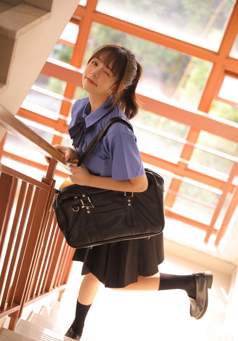 黑丝制服妹妹乖巧可爱图片