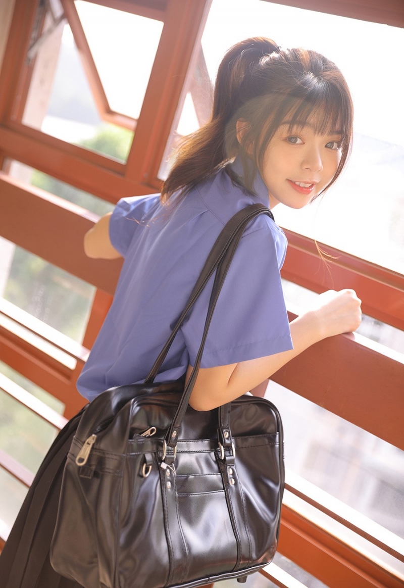 黑丝制服妹妹乖巧可爱图片