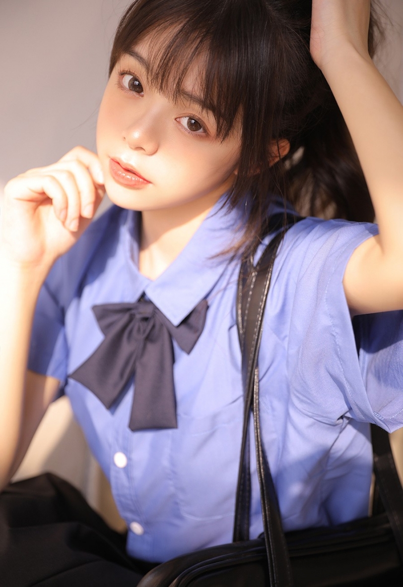 黑丝制服妹妹乖巧可爱图片