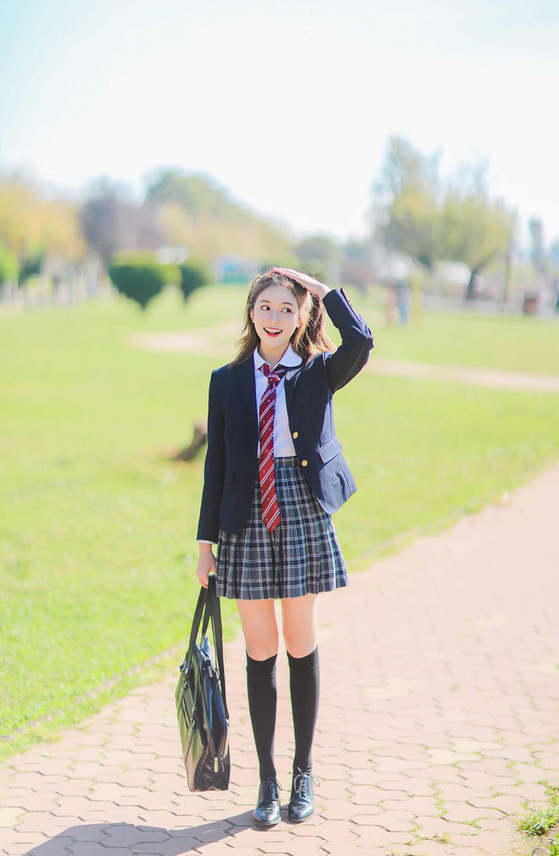 黑丝美少妇床上销魂姿势性感套图