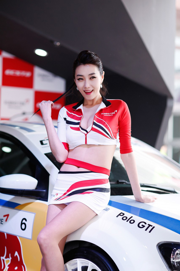 北京车展车模争芳斗艳