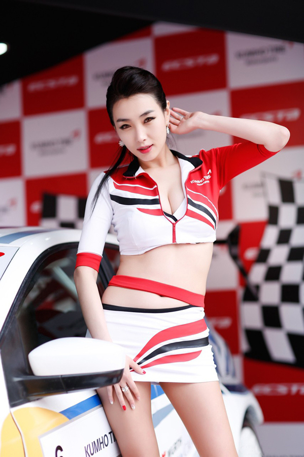 北京车展车模争芳斗艳