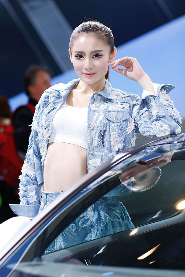 北京车展车模争芳斗艳