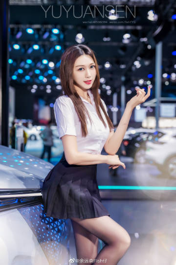 美女车模黑丝美腿高跟玉足私拍