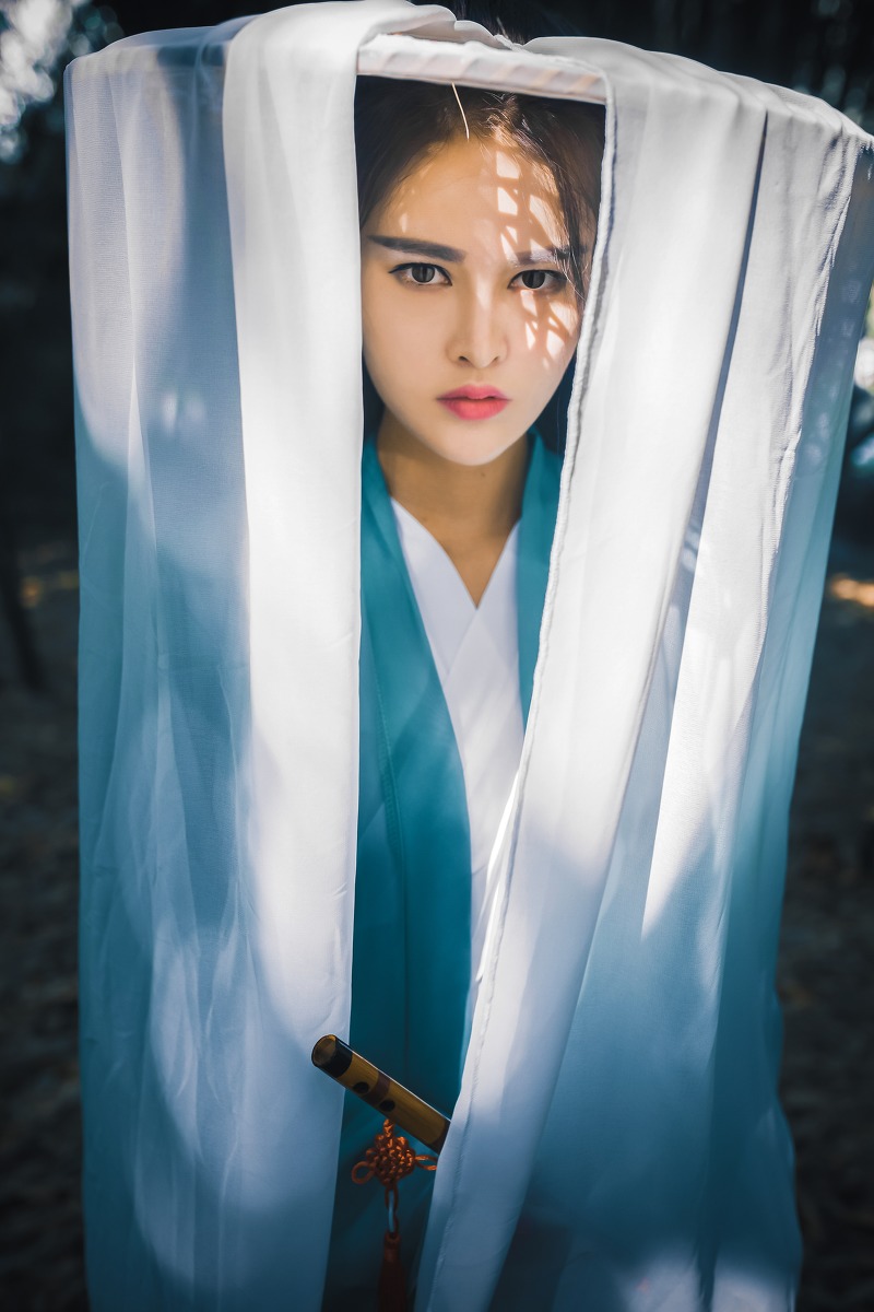 竹林里的古装女侠美女