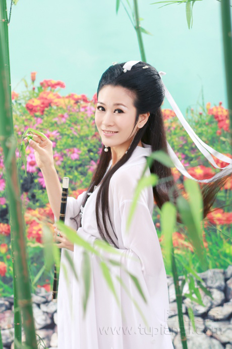 竹女古装美女图 纯净靓丽
