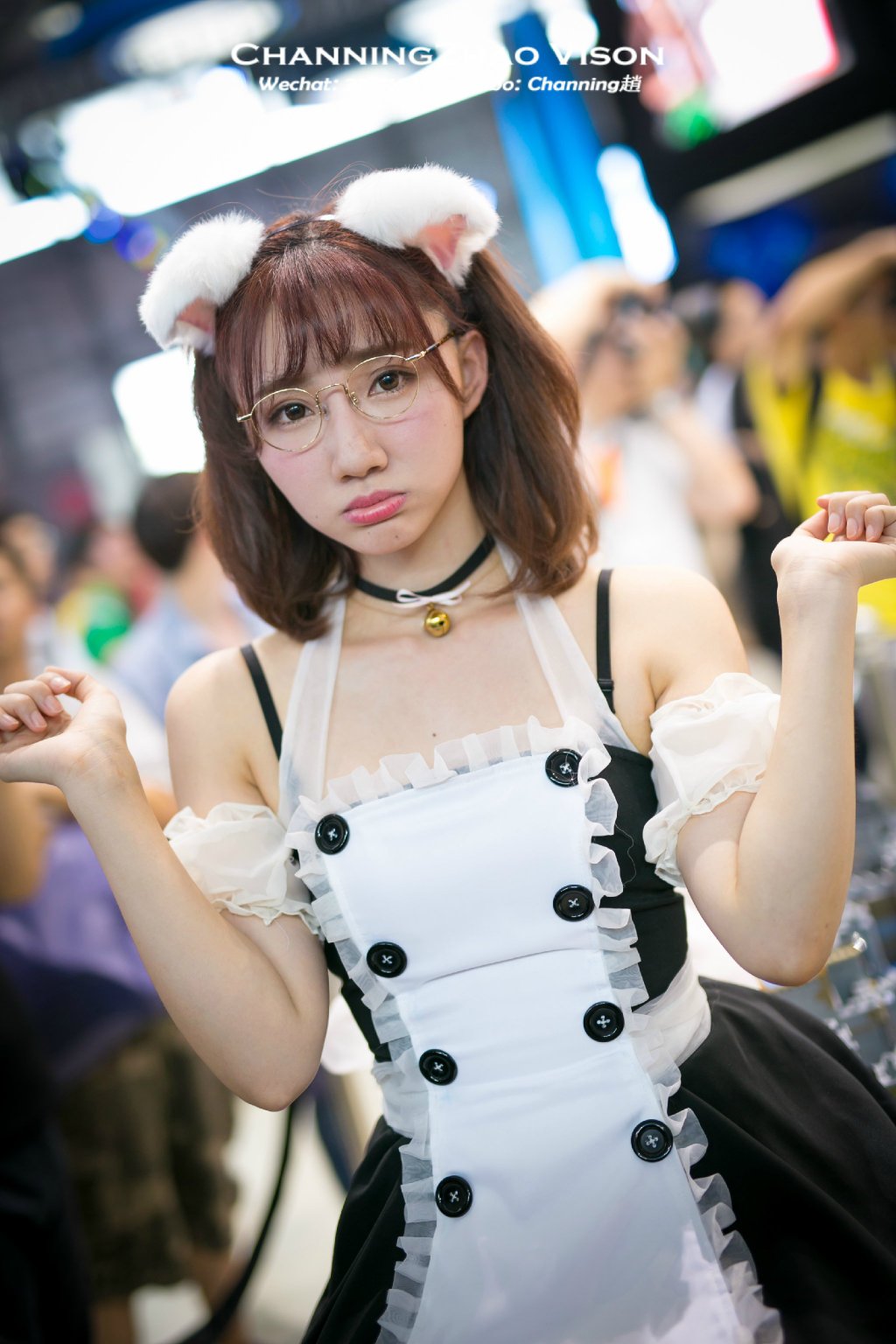 肉肉白皙的眼镜妹子女仆装