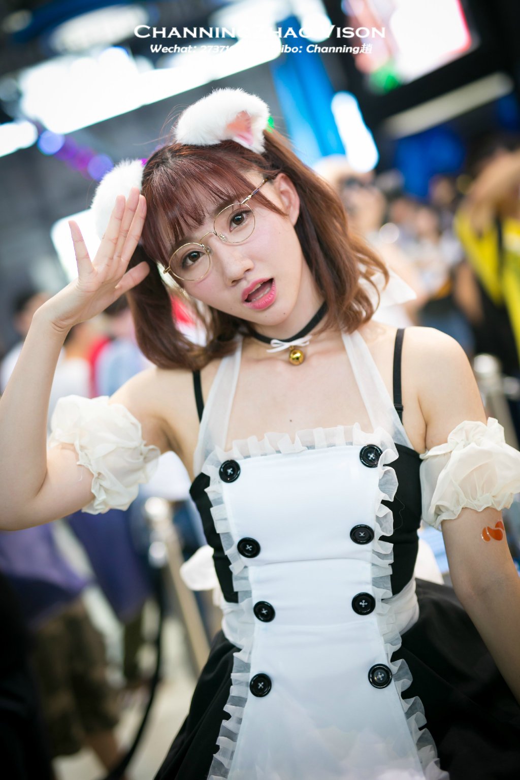 肉肉白皙的眼镜妹子女仆装