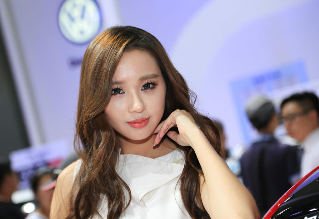 性感车模细腰长腿窈窕迷人写真