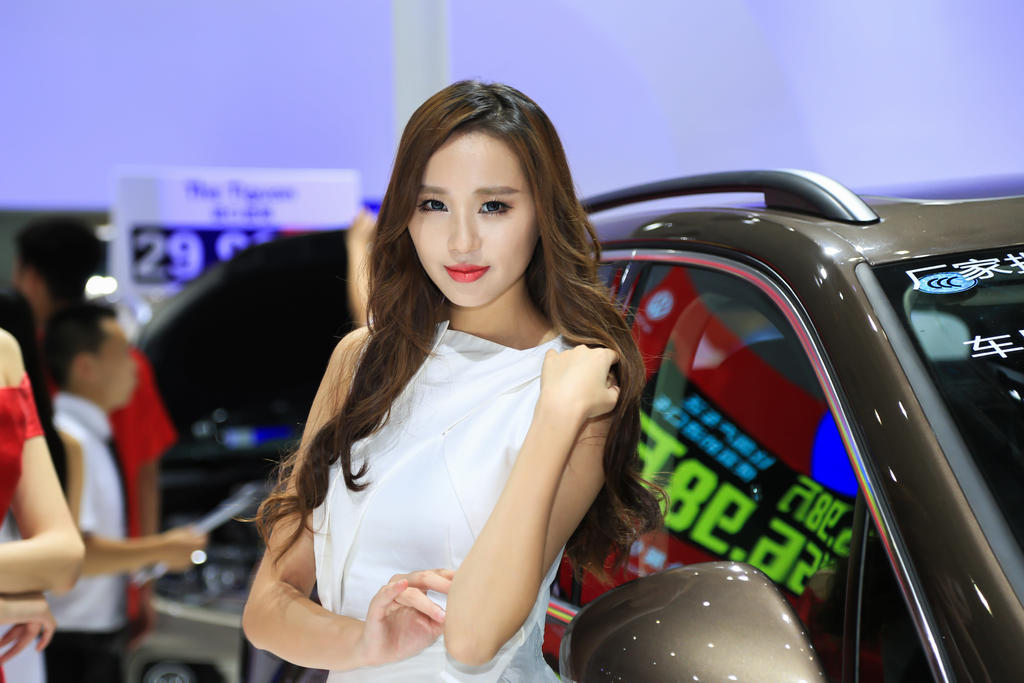 性感车模细腰长腿窈窕迷人写真