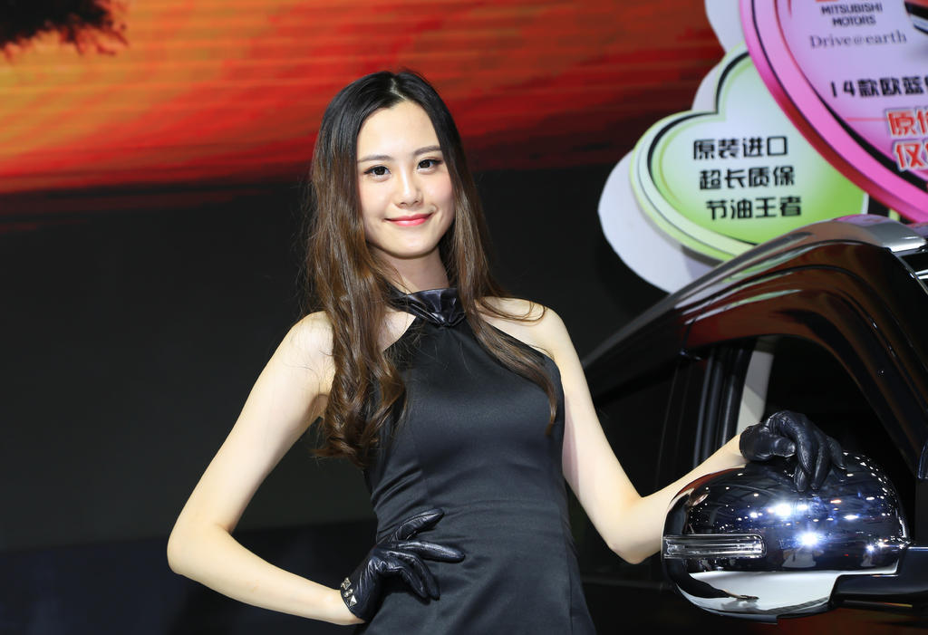 性感车模细腰长腿窈窕迷人写真