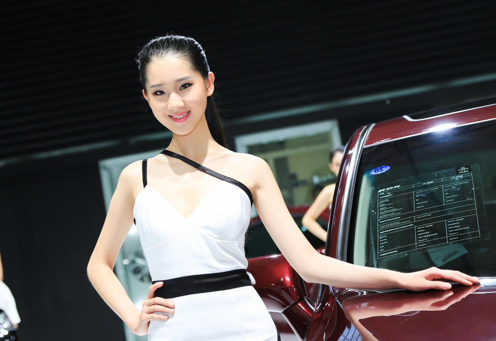 性感车模细腰长腿窈窕迷人写真