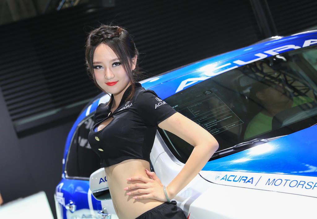 性感车模细腰长腿窈窕迷人写真