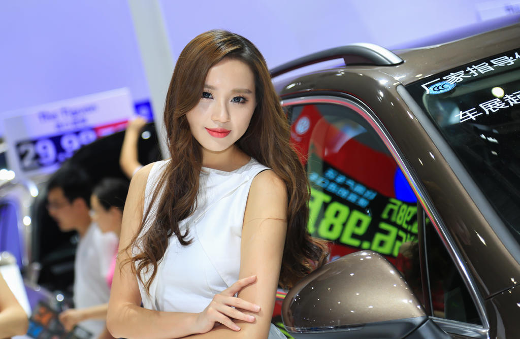 性感车模细腰长腿窈窕迷人写真